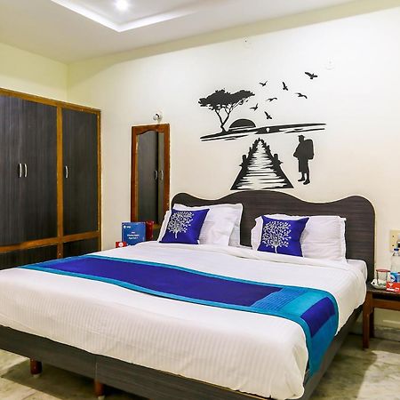 Hotel Collection O Poojith Residency à Tirupati Extérieur photo